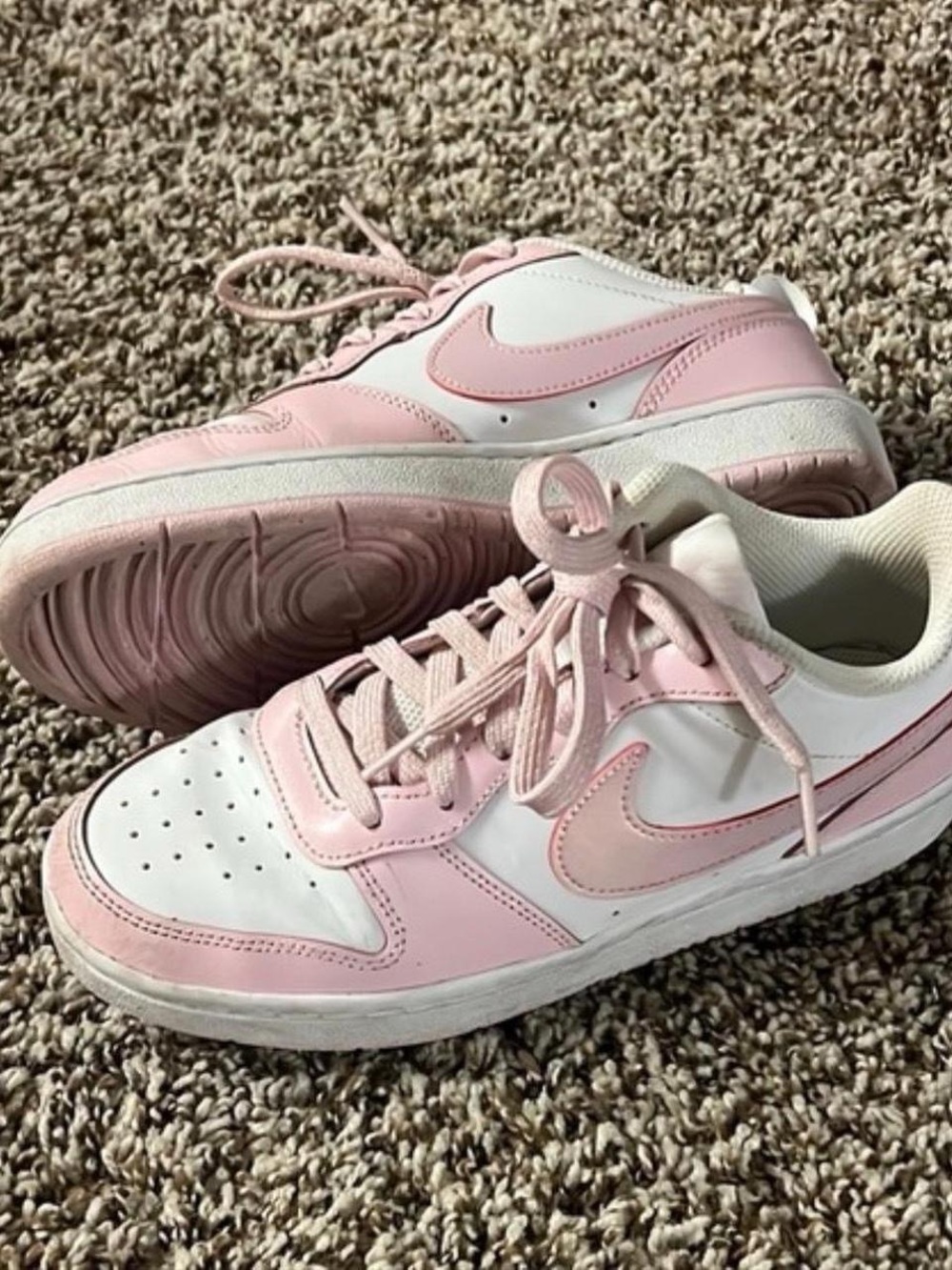 Nike Women's Low-Top Sneakers in Light Pink and White